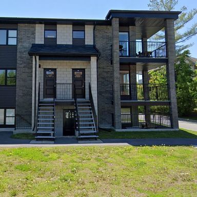 Halfred | Apartment rentals: Rent this appartement with 2 bedrooms in Gatineau, 299 Chemin Freeman