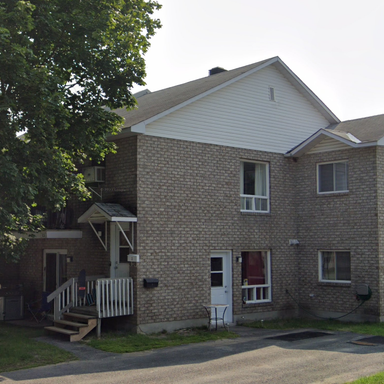 Halfred | Apartment rentals: maison for rent, 2 bedrooms, 821 Rue Larouche, Gatineau