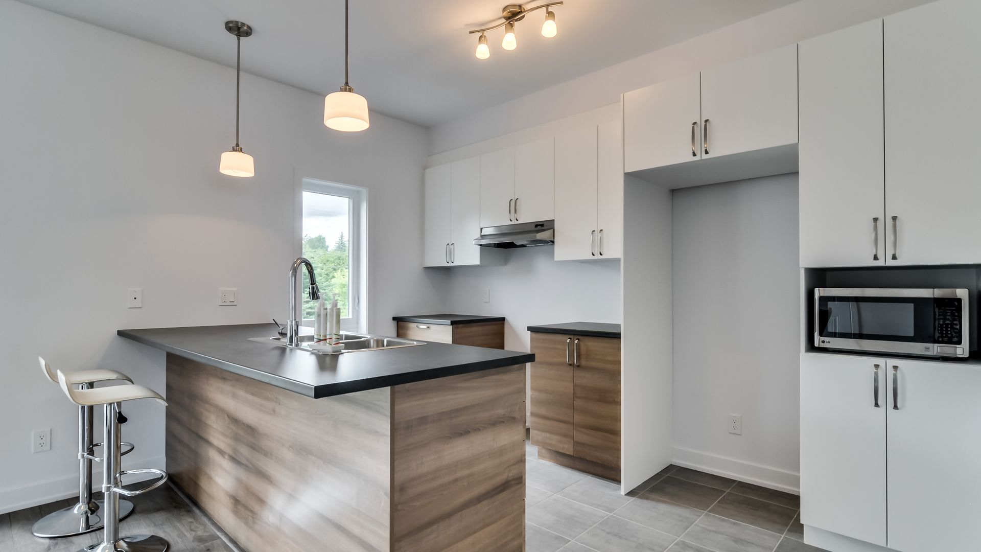 Halfred | Apartment rentals: unité for rent, 3 bedrooms, 213 Rue Du Pirée, Gatineau