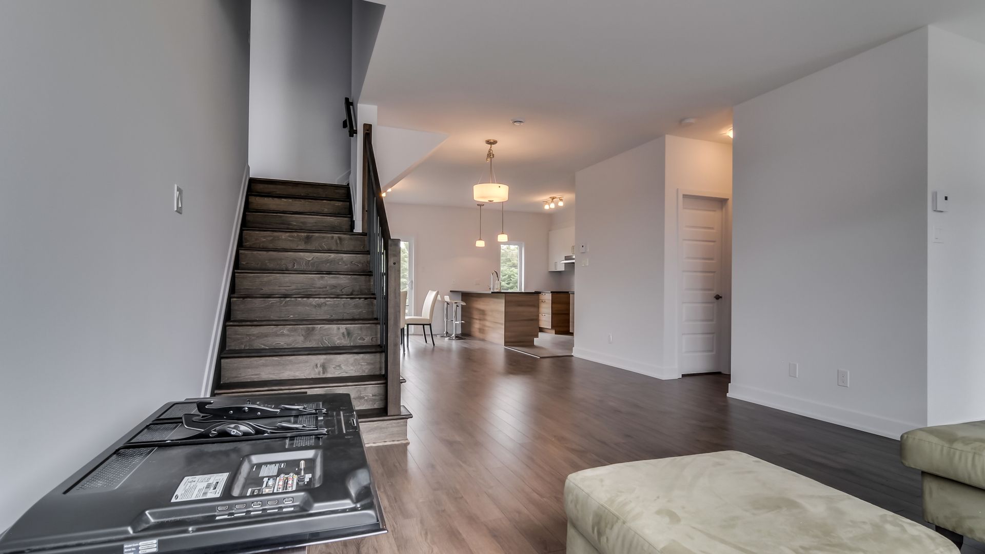 Halfred | Apartment rentals logement: 3 bedrooms for rent, 213 Rue Du Pirée, Gatineau