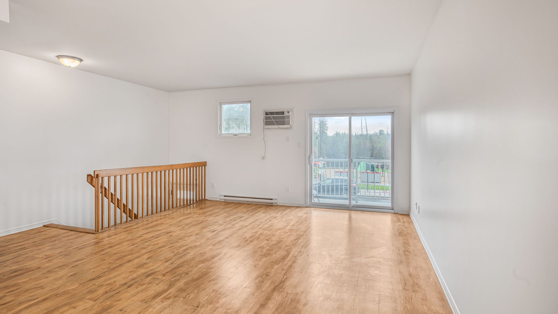 Halfred | Apartment rentals unité for rent in Gatineau: 2 bedrooms, 82 Rue Du Britannia