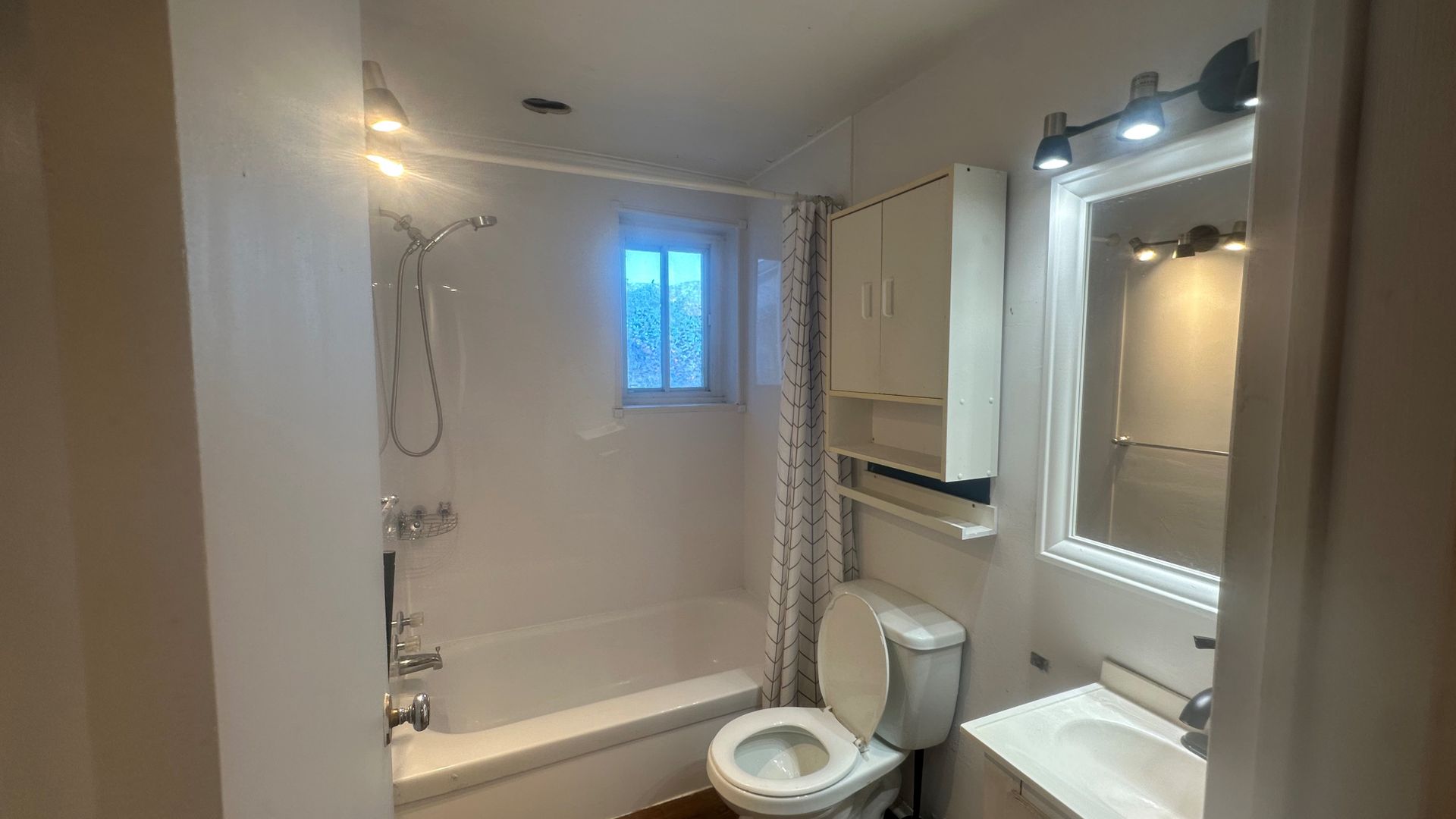 Halfred | Apartment rentals real estate: appartement with 1 bedrooms for rent, 235 Rue Papineau , Gatineau