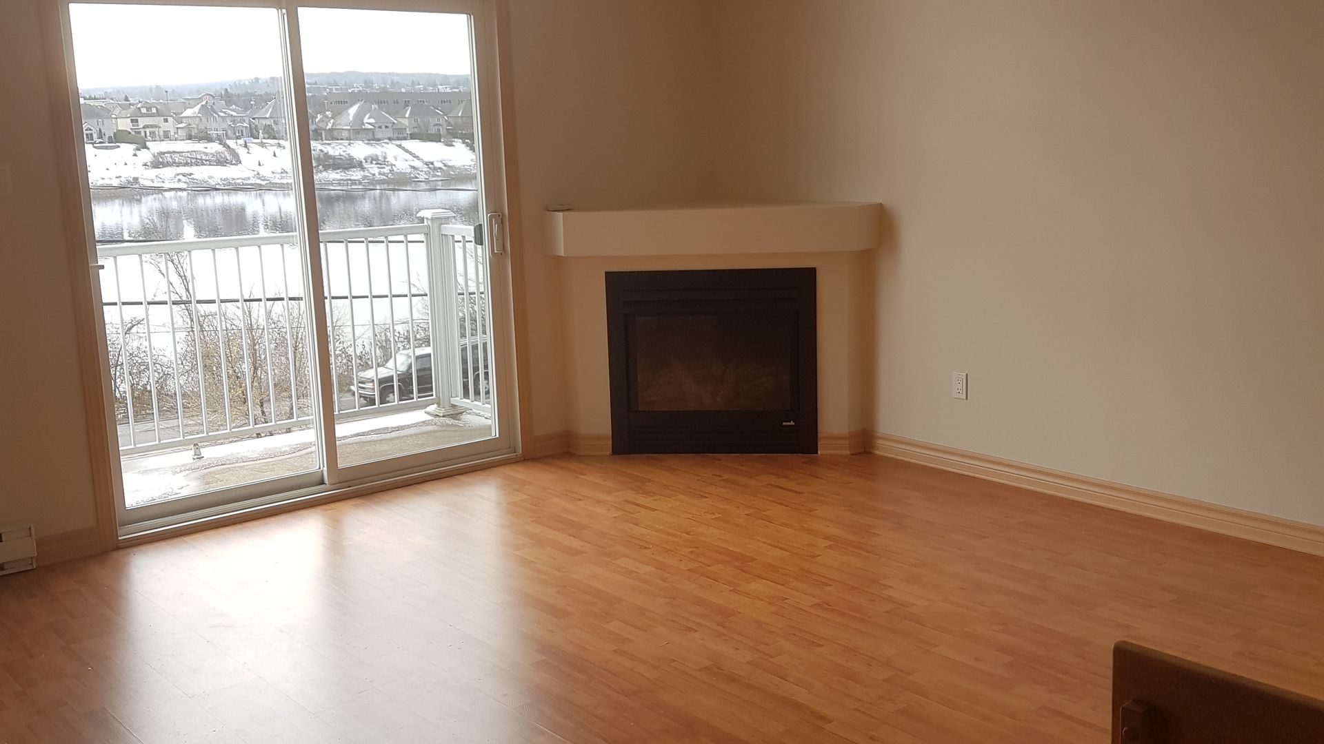 Halfred | Apartment rentals: Rent this logement with 3 bedrooms in Gatineau, 1987 Rue Saint-Louis 