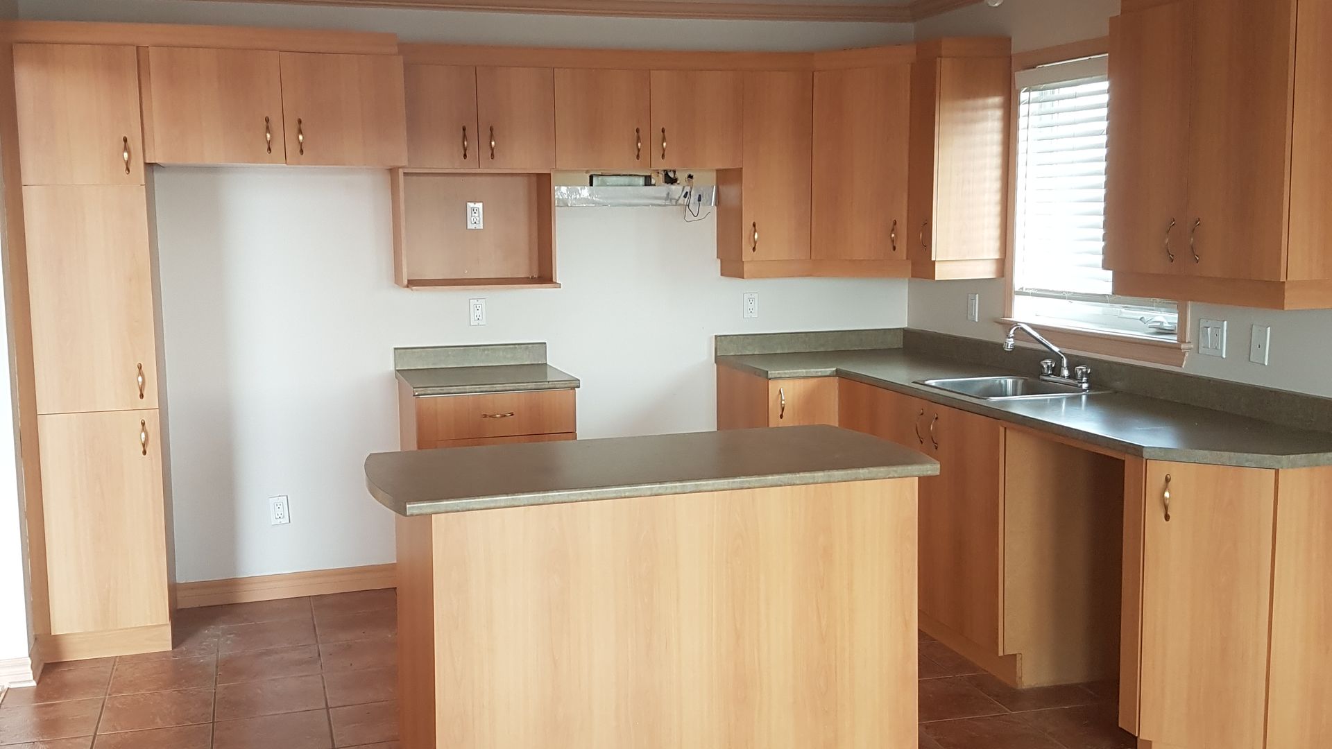 Halfred | Apartment rentals rental: appartement with 3 bedrooms, 1987 Rue Saint-Louis , Gatineau