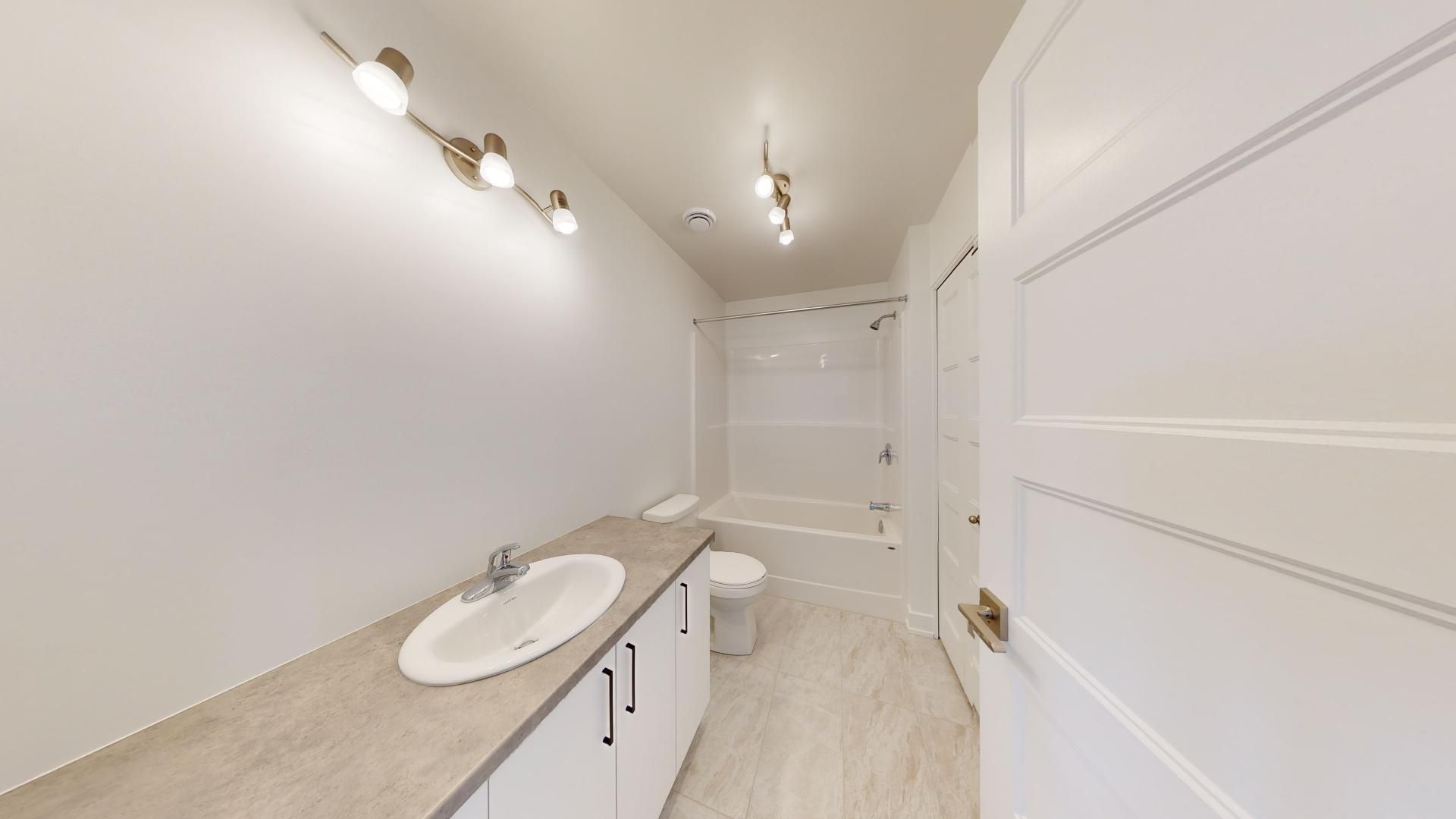 Halfred | Apartment rentals rental: Spacious maison, 2 bedrooms, Gatineau