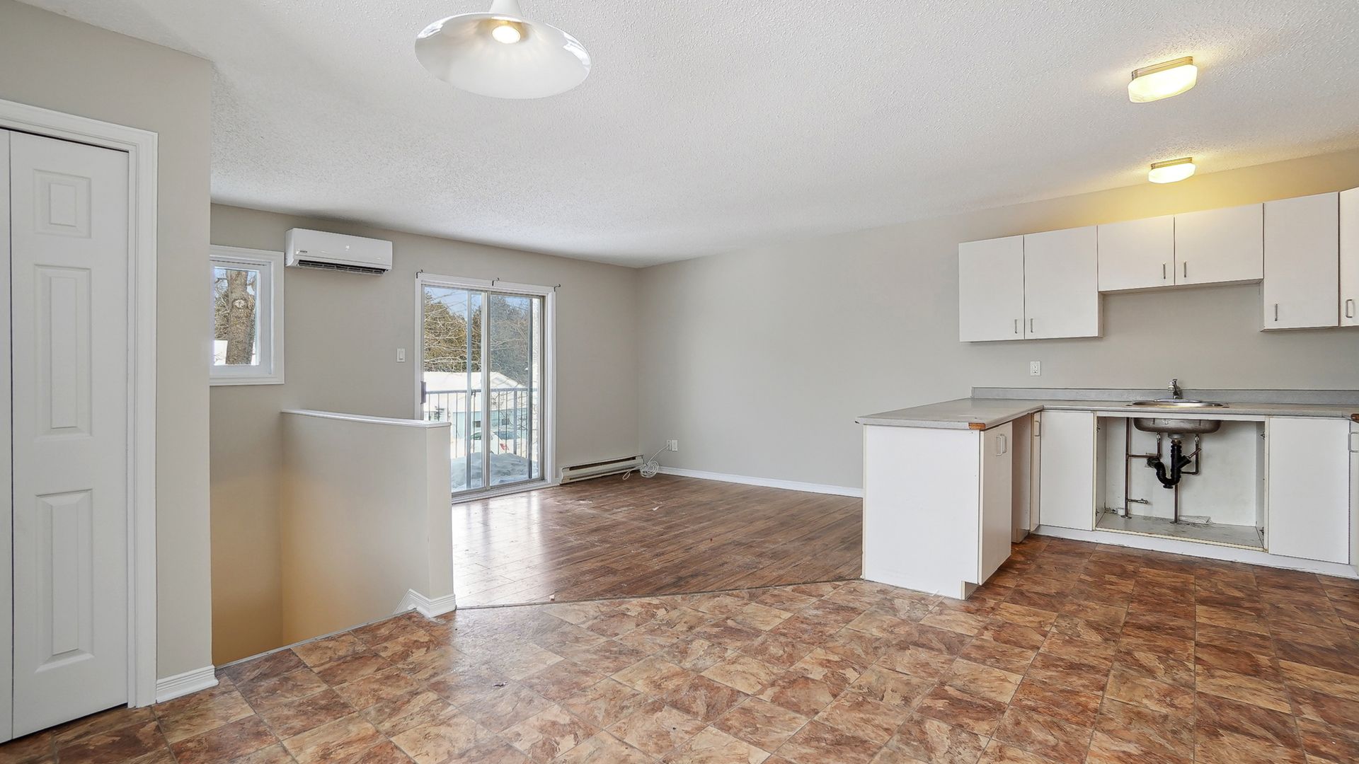 Halfred | Apartment rentals real estate: Spacious unité with 2 bedrooms for rent in Gatineau