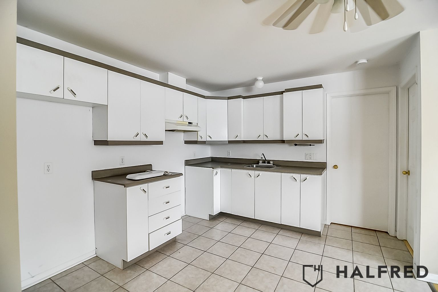 Halfred | Apartment rentals unité for rent in Gatineau: 3 bedrooms, 146 Boulevard Du Plateau