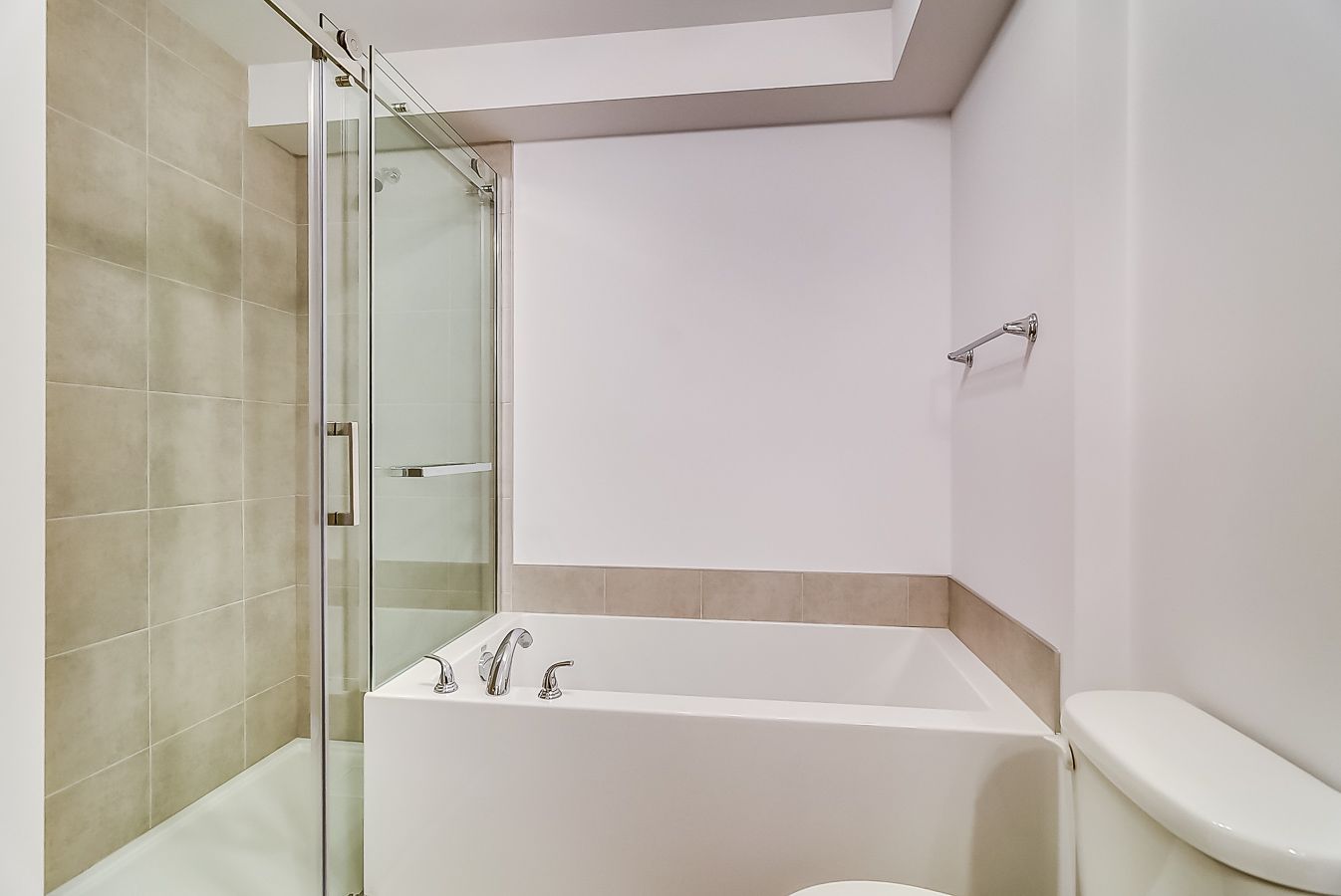 Halfred | Apartment rentals rental: logement with 2 bedrooms, 102 Rue Katimavik, Gatineau