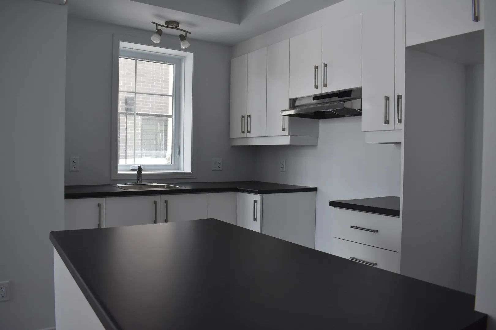 Halfred | Apartment rentals rental: unité with 1 bedrooms in Gatineau, 168 Rue De La Cité-Jardin